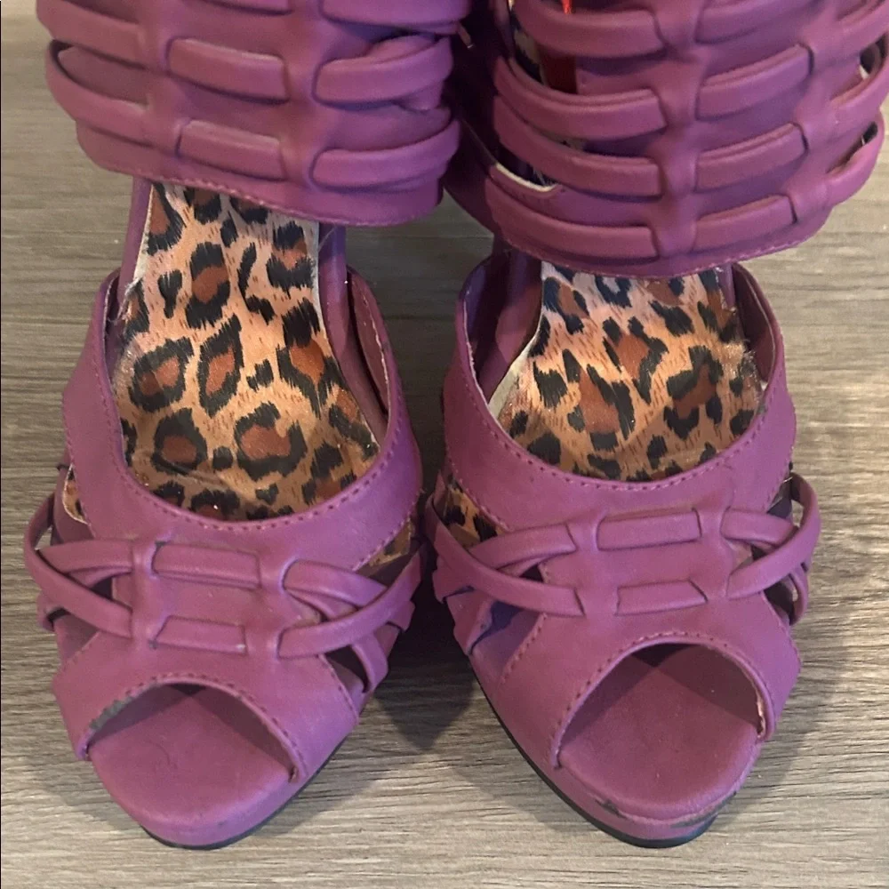 Fredericks of Hollywood Purple Strappy Heels with Leopard‎ insole Women's Size 7